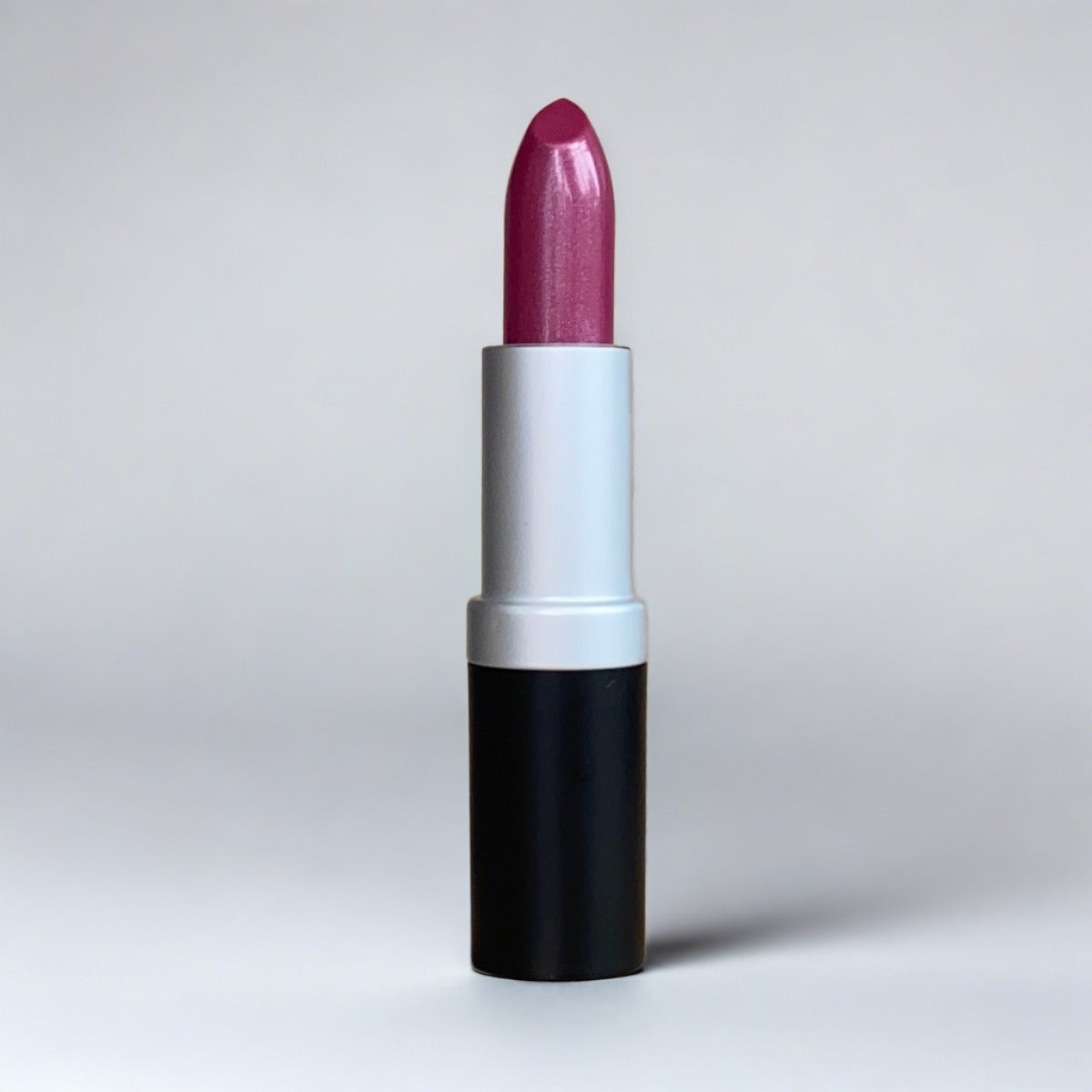 Rich moisture Raspberry Lipstick for sophisticated lipstick look
