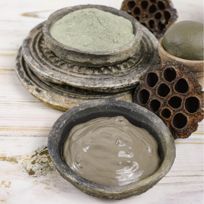 Bowl of French green clay mask next to bowl of French green clay powder representing product ingredient