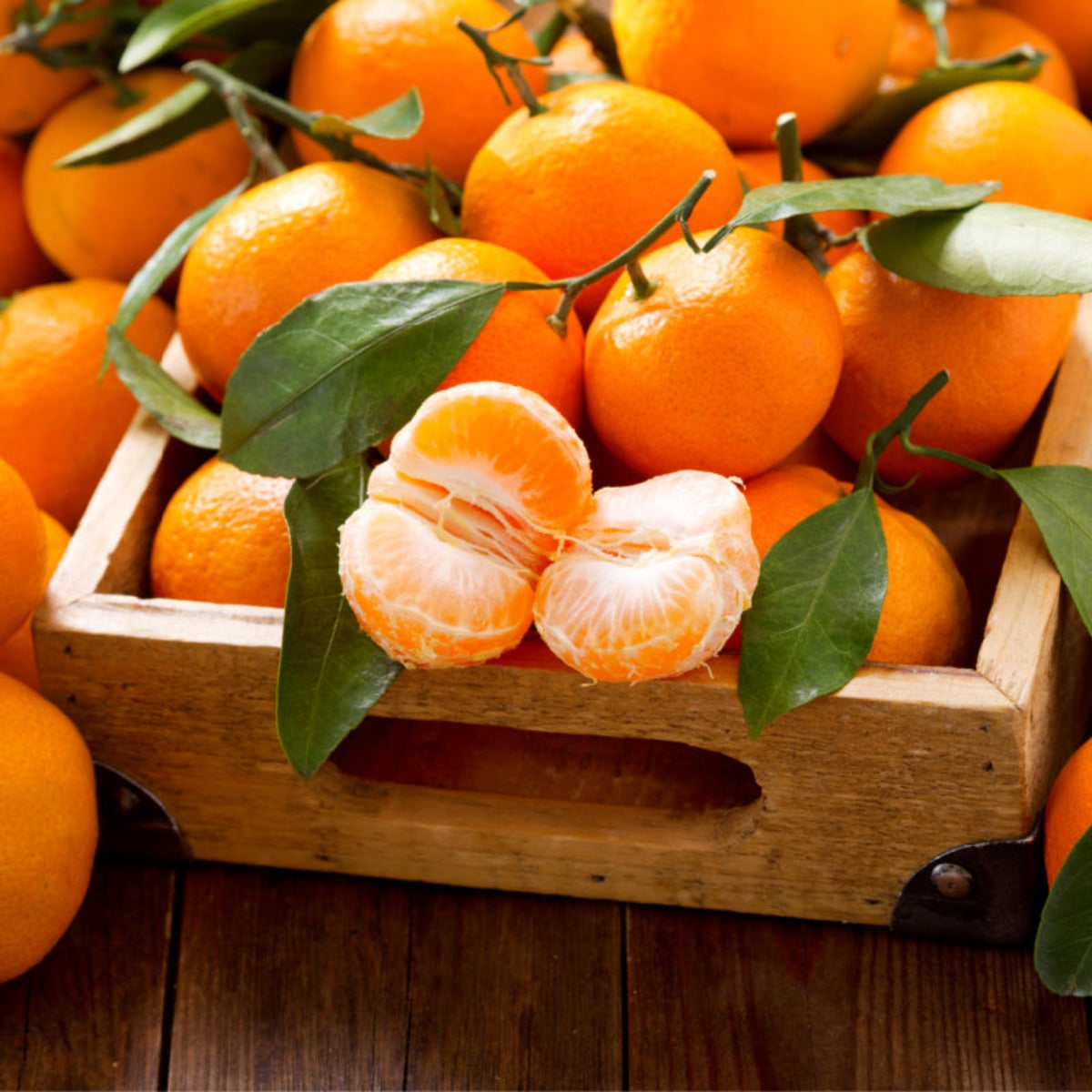 Basket of fresh clementines representing the citrusy notes of Açaí Flower Perfume